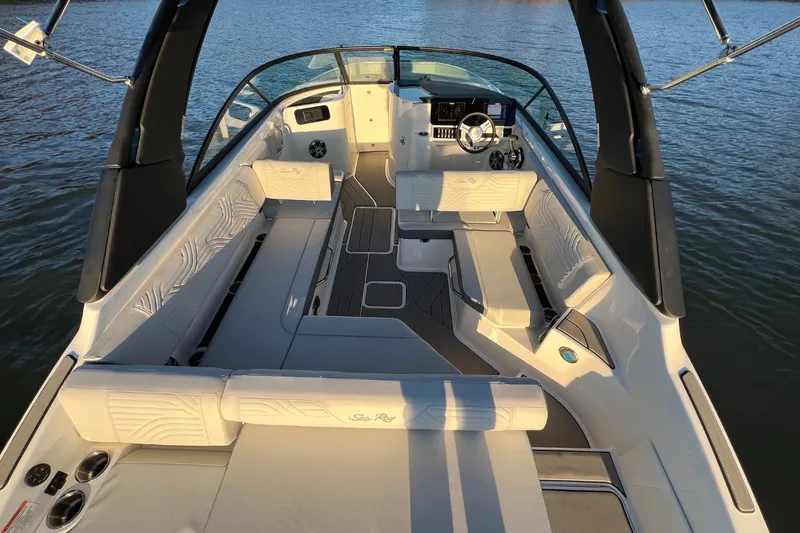 Slide: The Image of Sea Ray SDX 250 Surf 2025 - 8