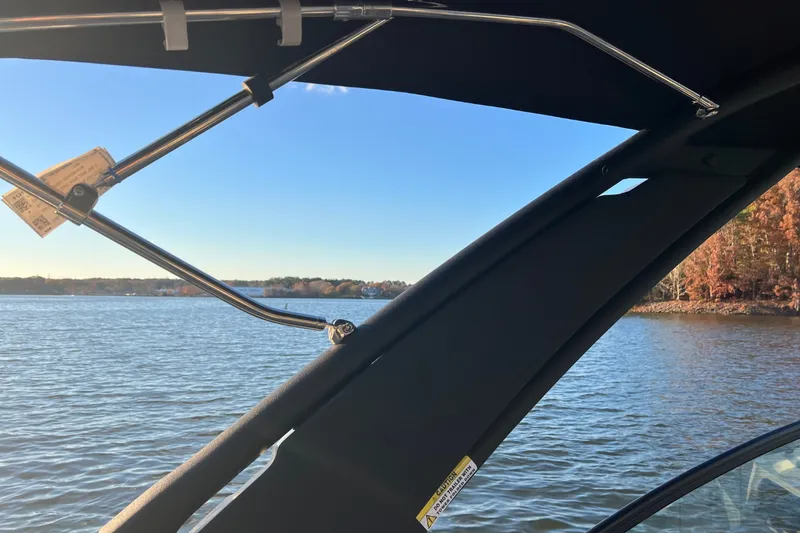 Slide: The Image of Sea Ray SDX 250 Surf 2025 - 9