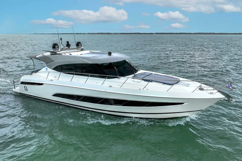 The Image of Riviera 5400 Sport Yacht Platinum Edition 2026 - 3944437