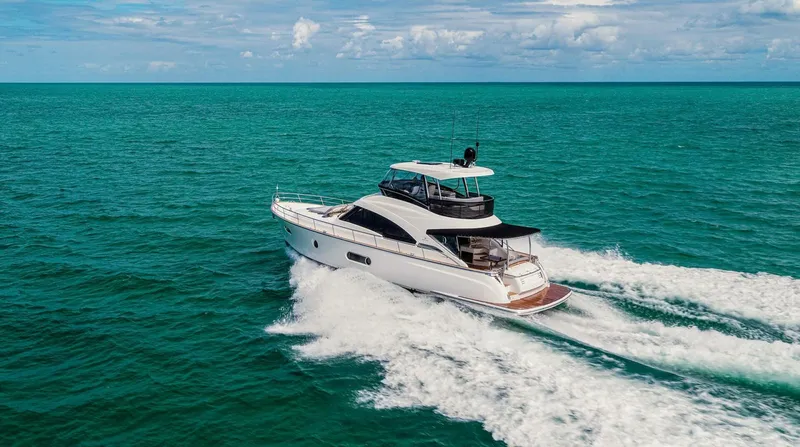 Slide: The Image of Belize 54 Daybridge Hardtop Running 01 - 3944390