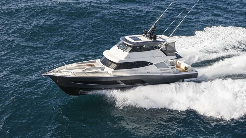 Slide: The Image of 04 Riviera 72 SMY SII Running - 5755033