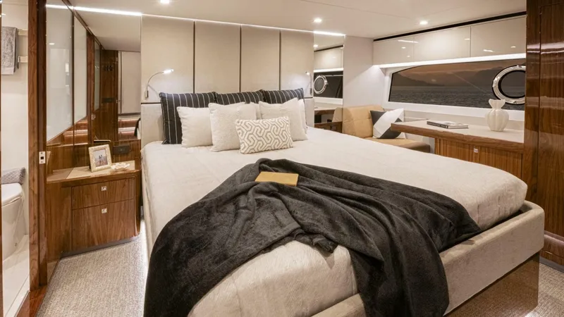 Slide: The Image of 020 Riviera 72 SMY SII Master Stateroom - 5755046