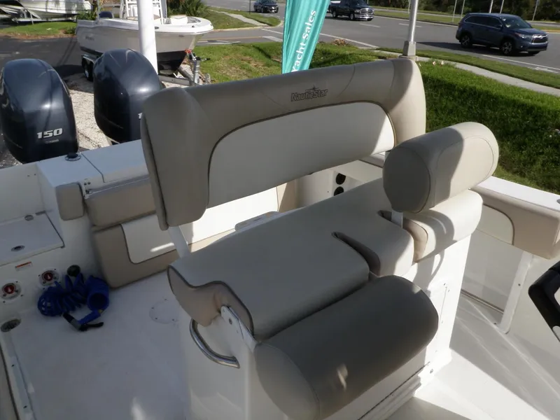 Slide: The Image of NauticStar 2500 XS Center Console 2015 - 51707