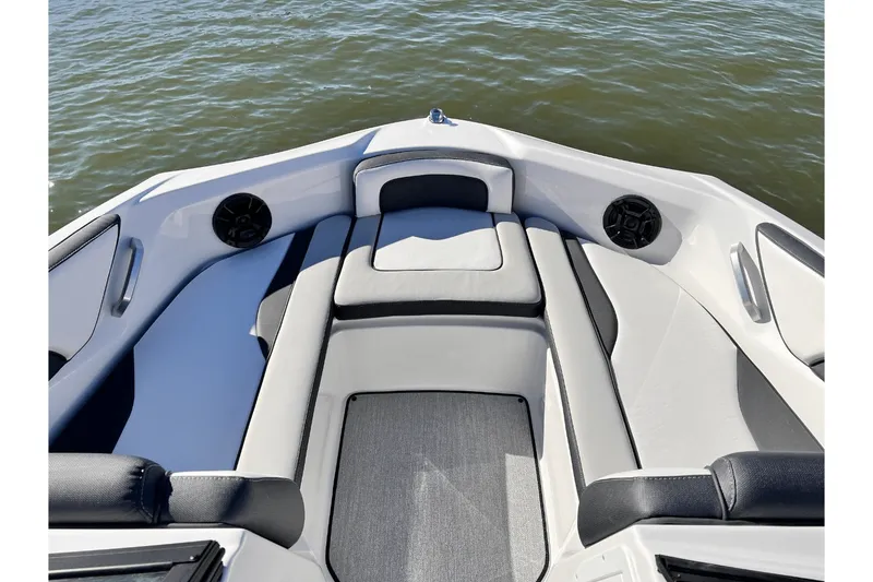 Slide: The Image of Yamaha AR195 2025 - 16