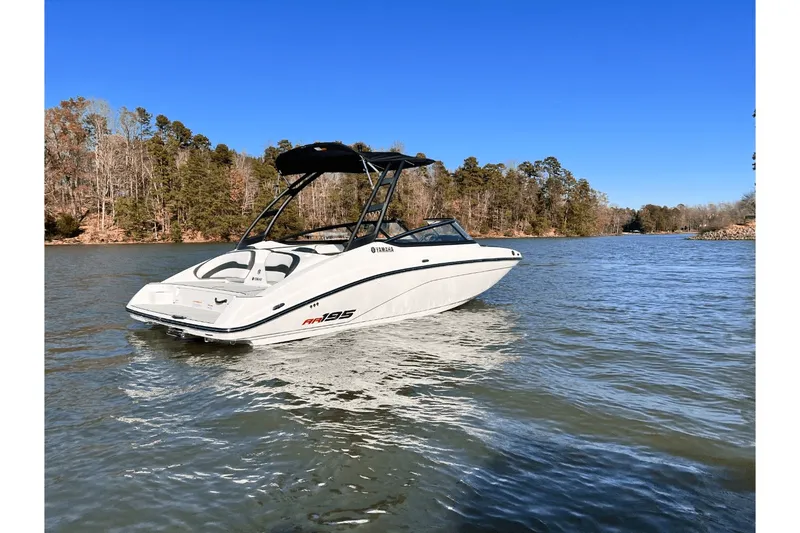 Slide: The Image of Yamaha AR195 2025 - 3