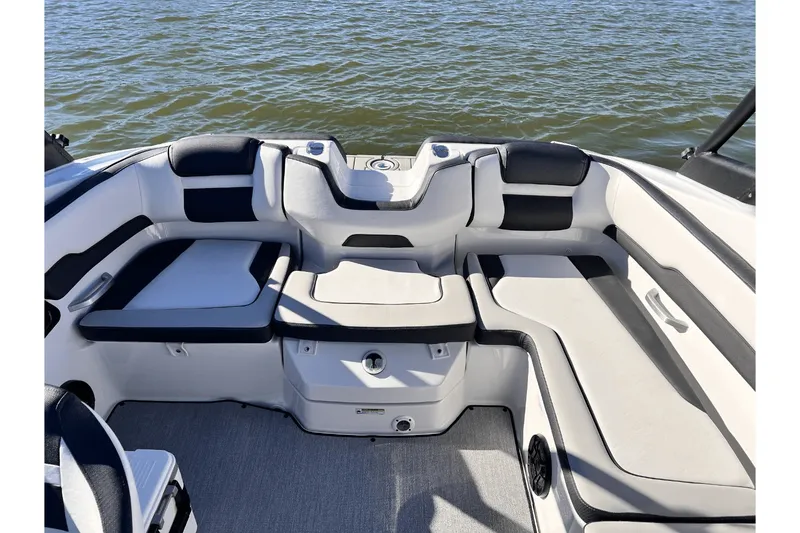 Slide: The Image of Yamaha AR195 2025 - 6