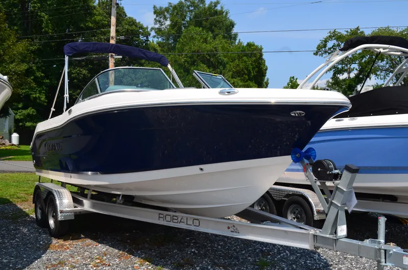 The Image of Robalo R207 2026 - 0