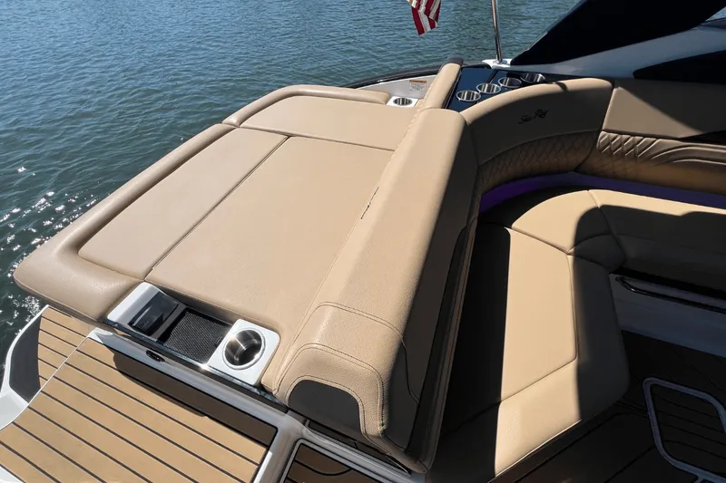 Slide: The Image of Sea Ray SLX 260 Surf 2025 - 10