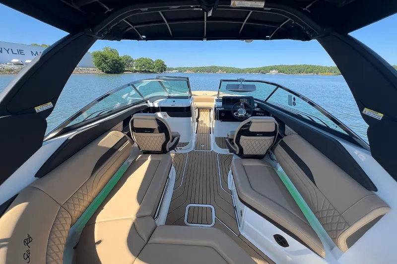 Slide: The Image of Sea Ray SLX 260 Surf 2025 - 16