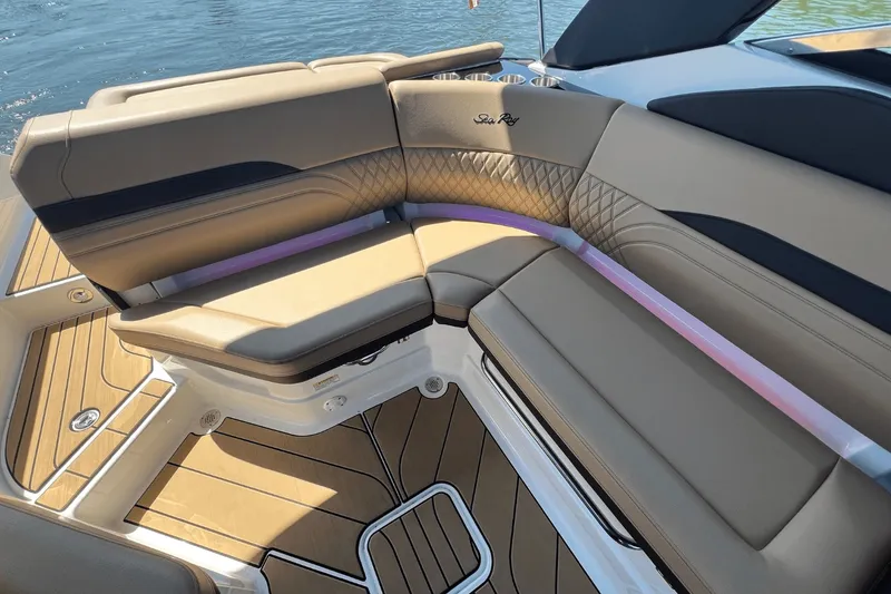 Slide: The Image of Sea Ray SLX 260 Surf 2025 - 17