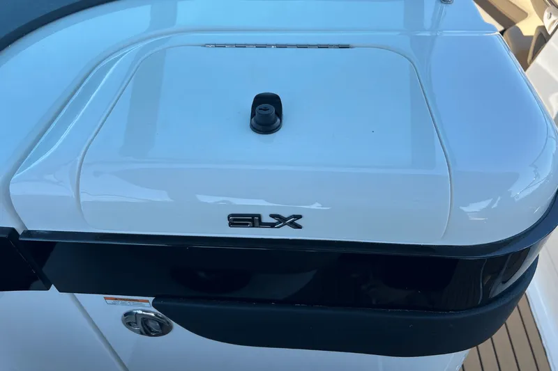 Slide: The Image of Sea Ray SLX 260 Surf 2025 - 23