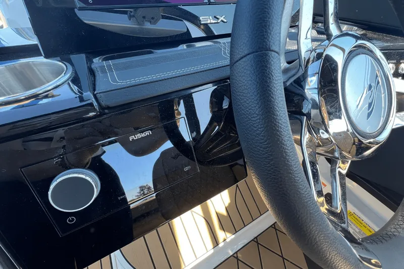 Slide: The Image of Sea Ray SLX 260 Surf 2025 - 28