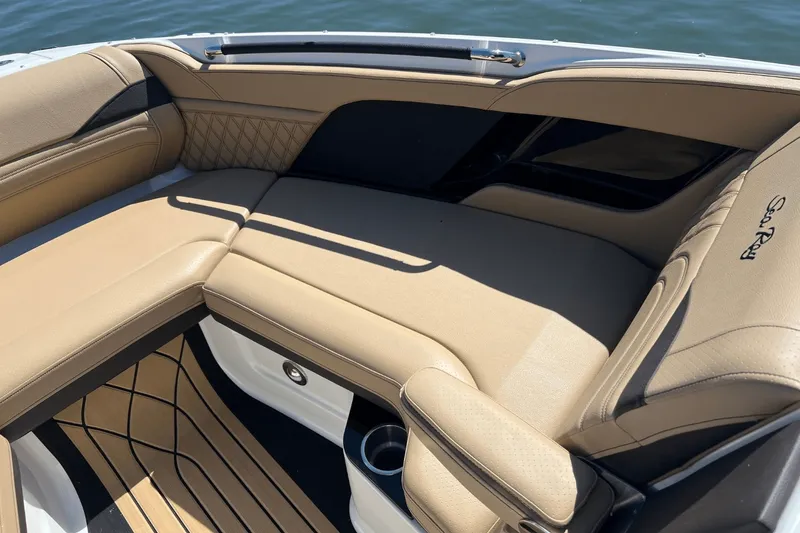 Slide: The Image of Sea Ray SLX 260 Surf 2025 - 34