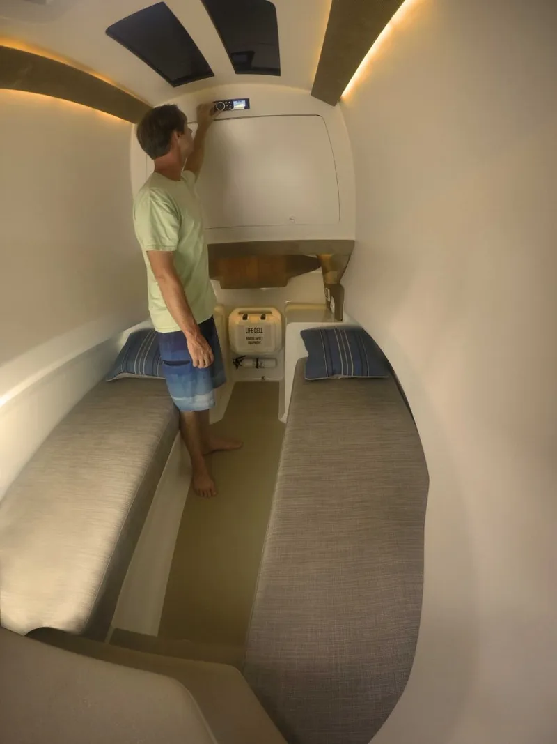 Slide: The Image of Headroom - 1814282