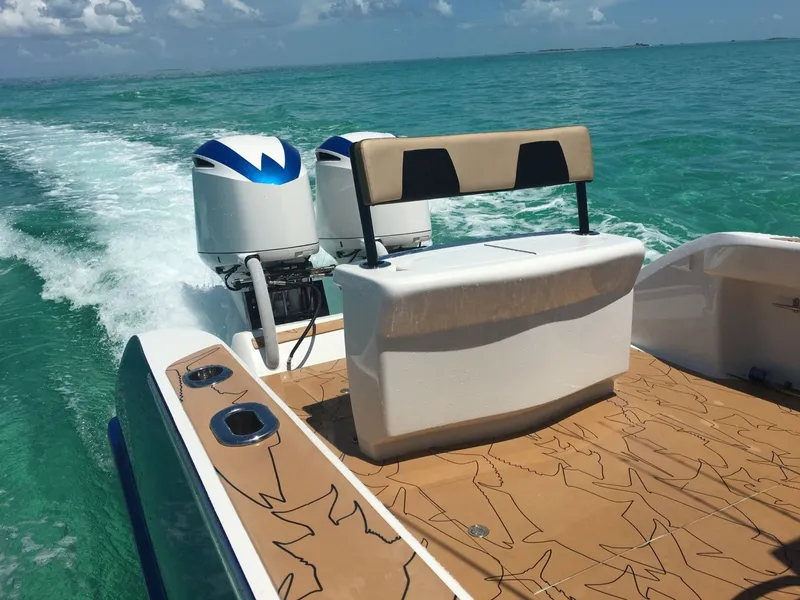 Slide: The Image of Stern Seat Well - 1814294