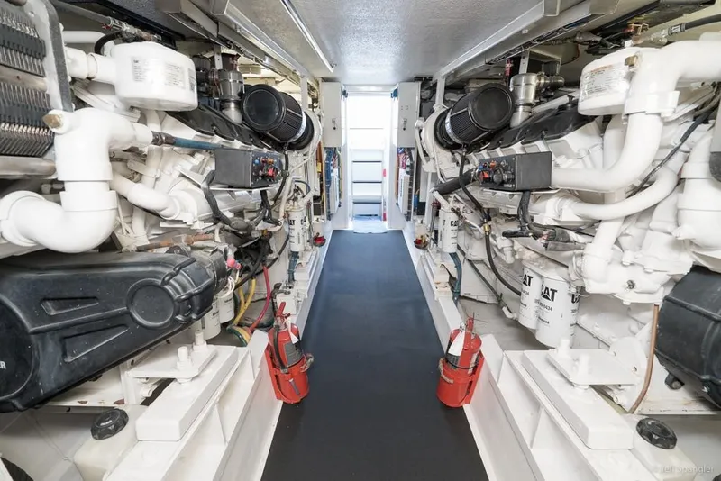 Slide: The Image of Hatteras 65 Convertible 2002 - 31