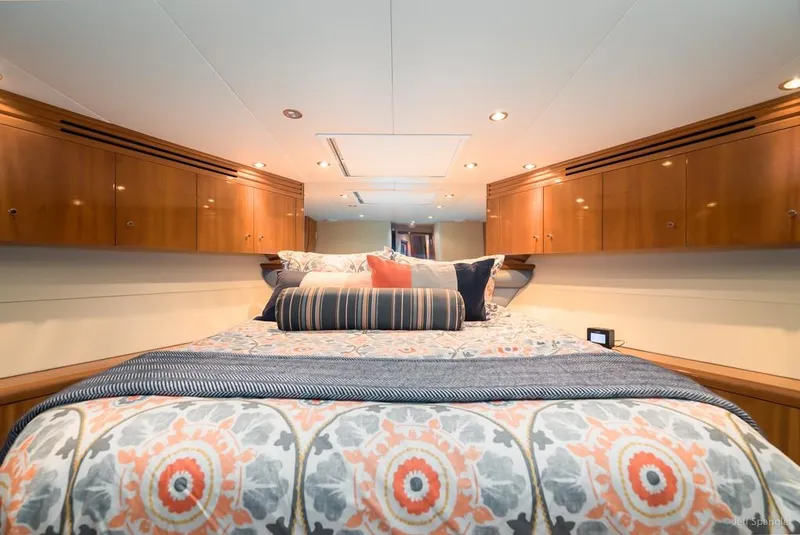 Slide: The Image of Hatteras 65 Convertible 2002 - 24
