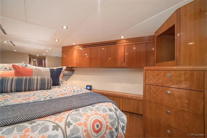 Slide: The Image of Hatteras 65 Convertible 2002 - 22