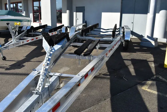Slide: The Image of Venture Trailers Aluminum Triple Axle Bunks VATB-18025 2024 - 13