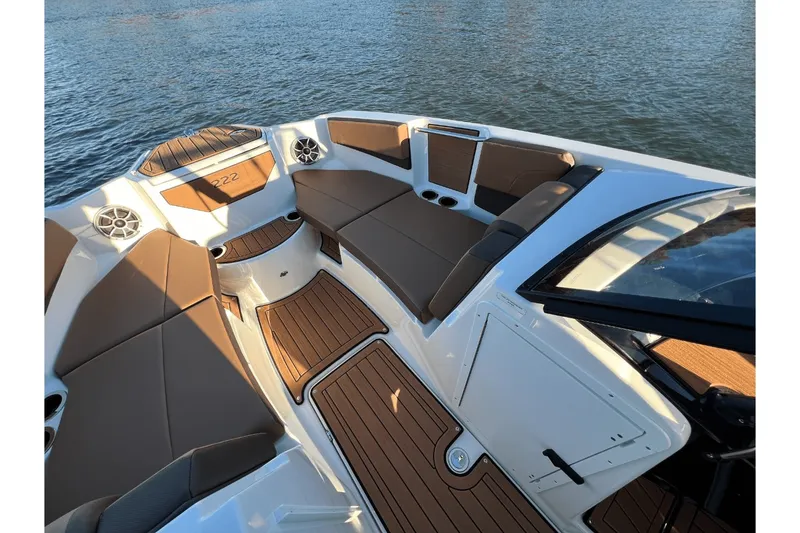 Slide: The Image of Yamaha 222SE 2025 - 18