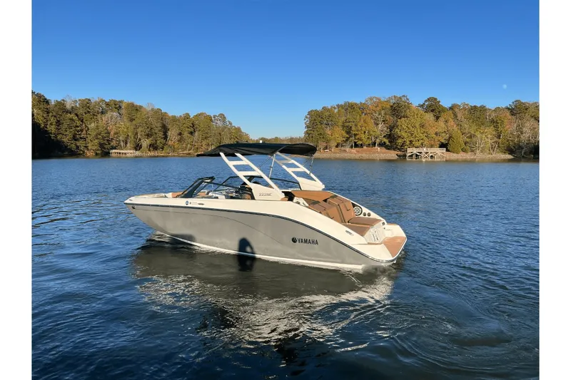 Slide: The Image of Yamaha 222SE 2025 - 2