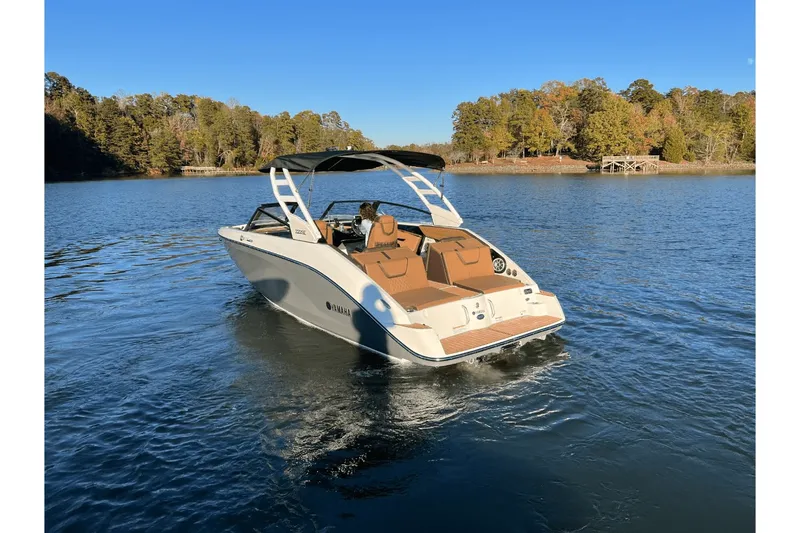 Slide: The Image of Yamaha 222SE 2025 - 3