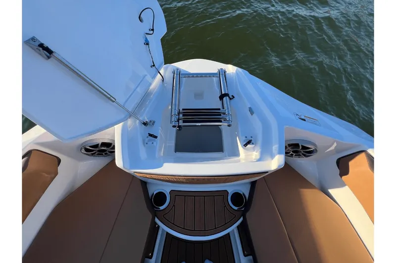 Slide: The Image of Yamaha 222SE 2025 - 19