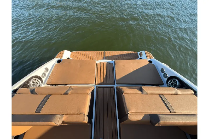 Slide: The Image of Yamaha 222SE 2025 - 8