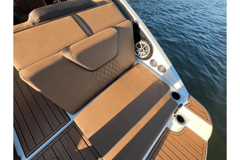 Slide: The Image of Yamaha 222SE 2025 - 9