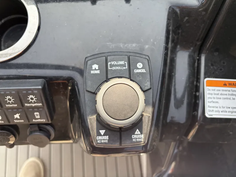 Slide: The Image of Yamaha 242 Limited SE 2020 - 12