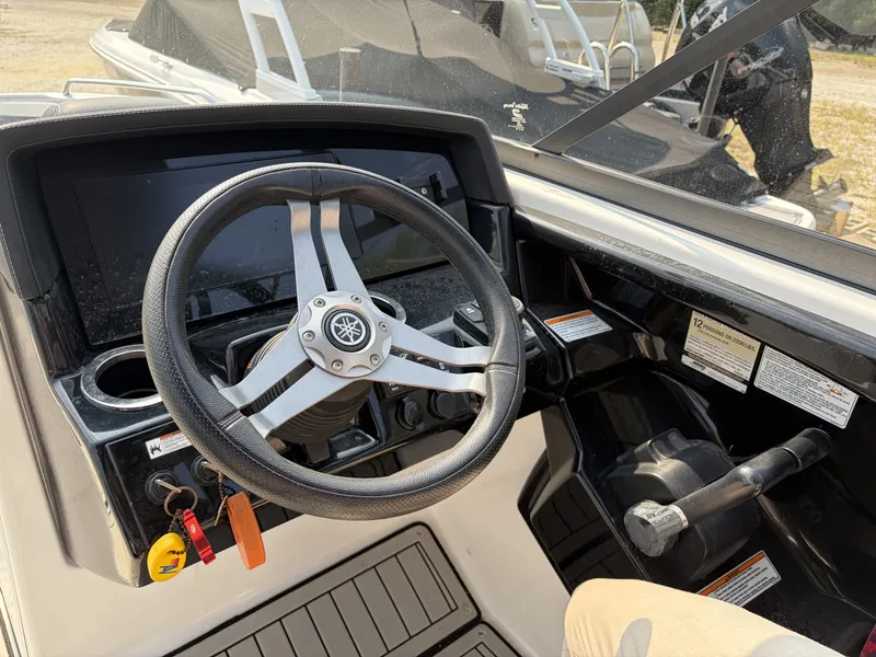 Slide: The Image of Yamaha 242 Limited SE 2020 - 13