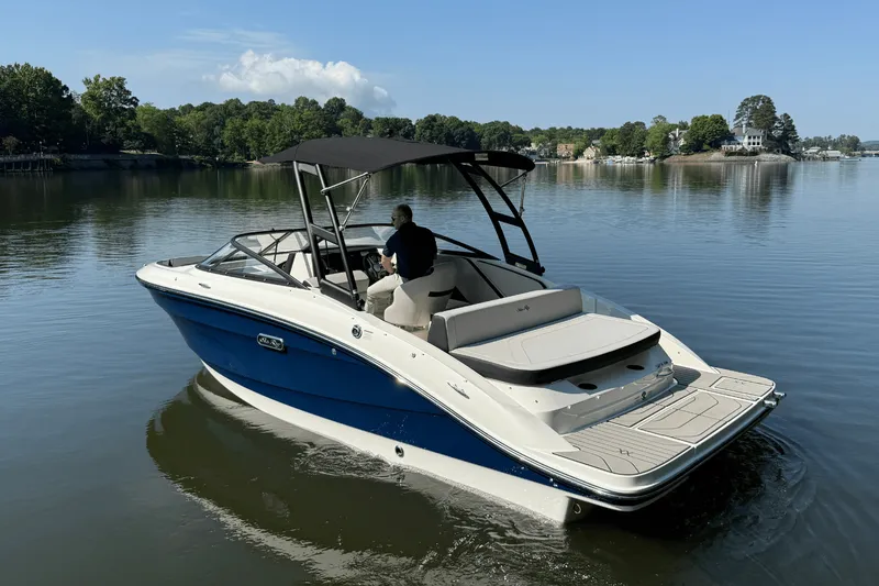 Slide: The Image of Sea Ray SPX 210 2025 - 1