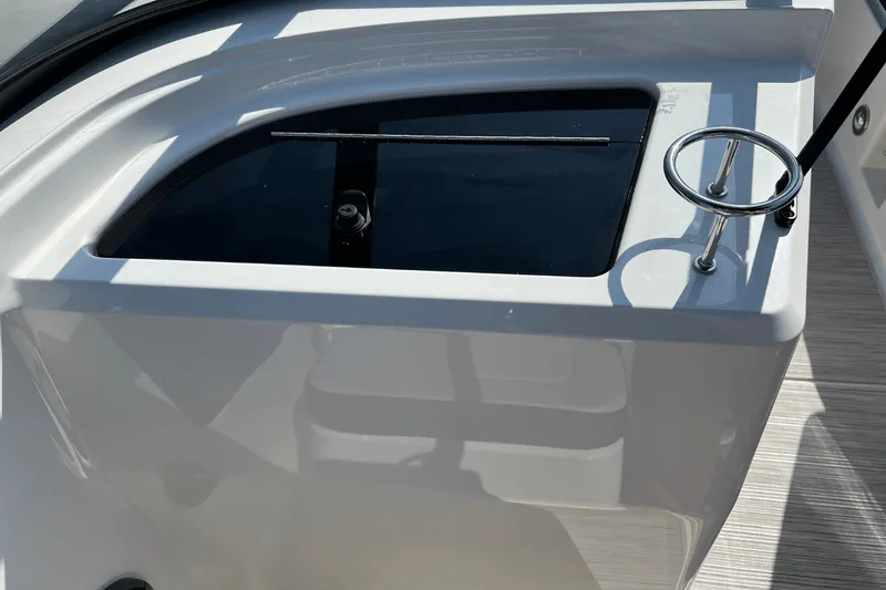 Slide: The Image of Sea Ray SPX 210 2025 - 18