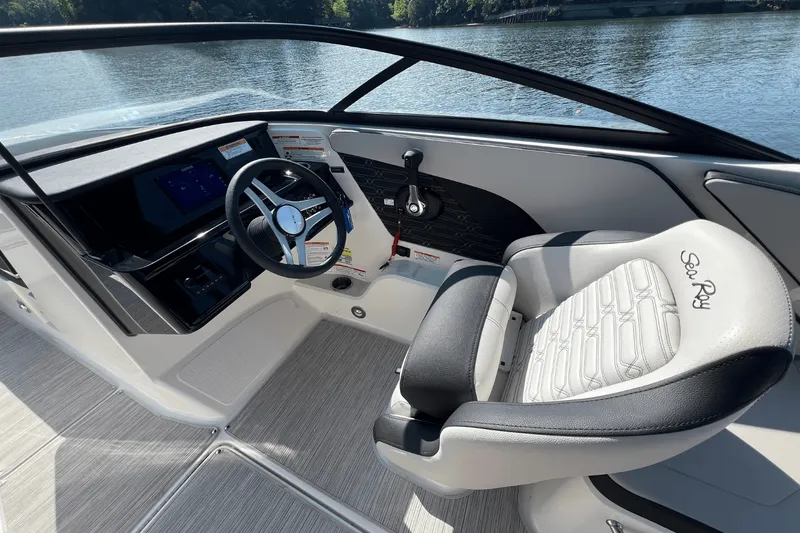 Slide: The Image of Sea Ray SPX 210 2025 - 20