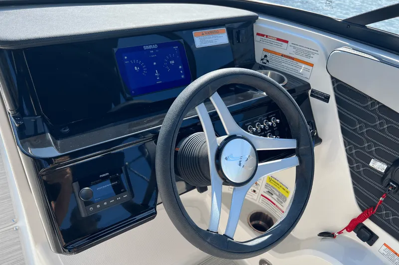 Slide: The Image of Sea Ray SPX 210 2025 - 21