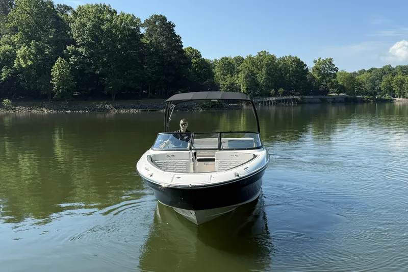 Slide: The Image of Sea Ray SPX 210 2025 - 4