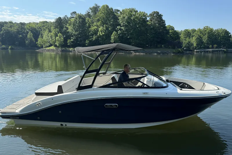 Slide: The Image of Sea Ray SPX 210 2025 - 6