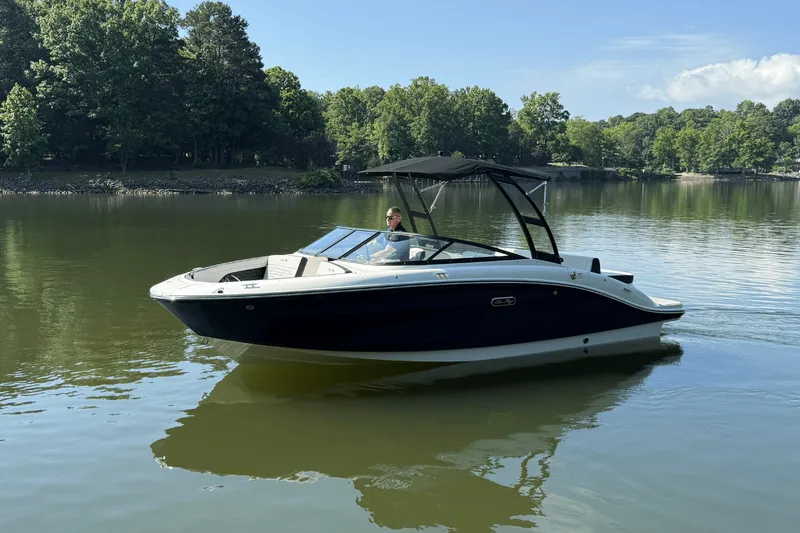 Slide: The Image of Sea Ray SPX 210 2025 - 7