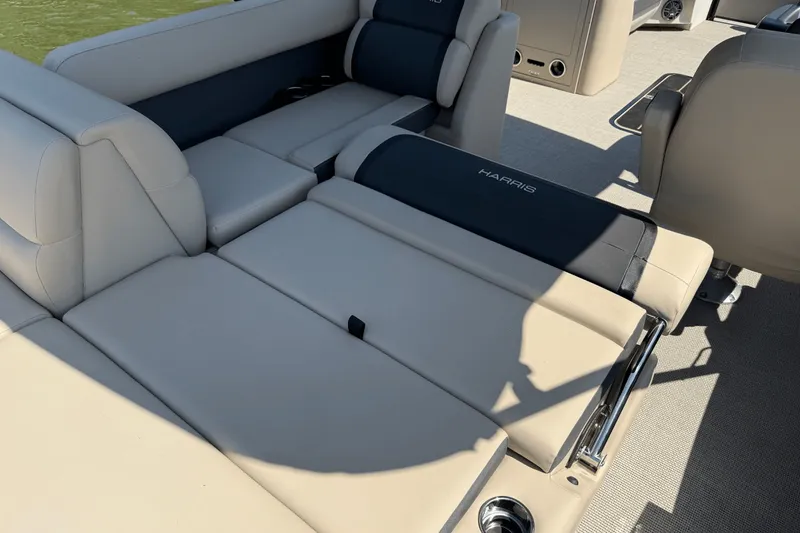 Slide: The Image of Harris 250 Cruiser 2025 - 12