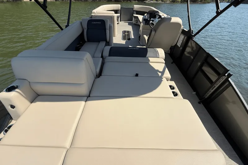 Slide: The Image of Harris 250 Cruiser 2025 - 13