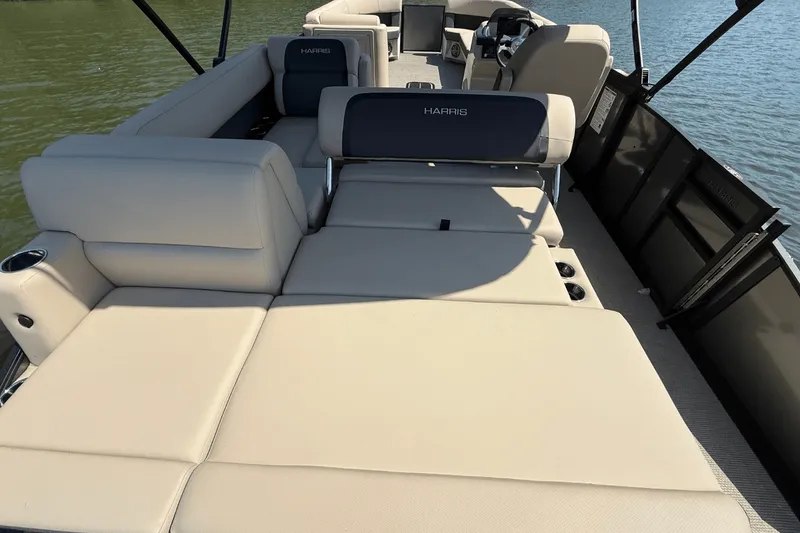 Slide: The Image of Harris 250 Cruiser 2025 - 14