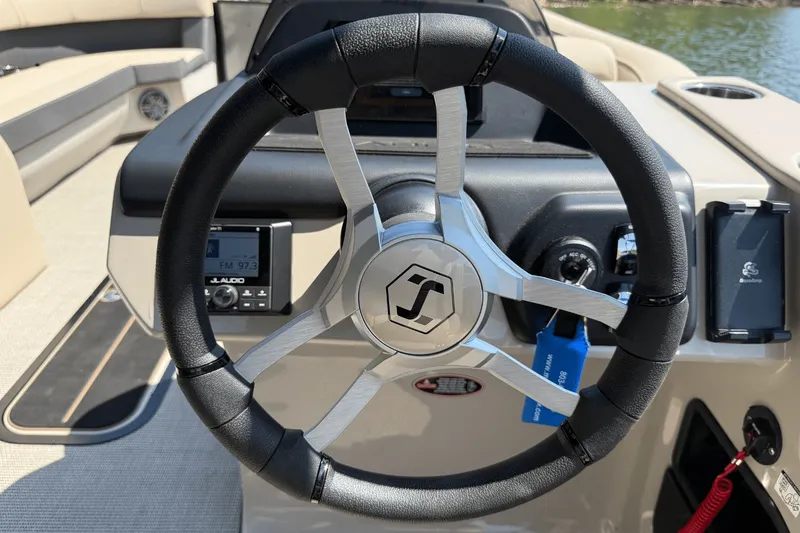 Slide: The Image of Harris 250 Cruiser 2025 - 27