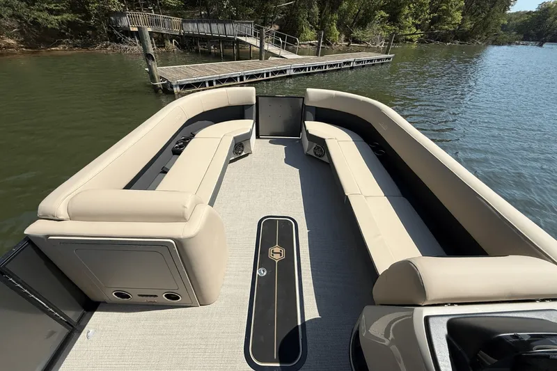 Slide: The Image of Harris 250 Cruiser 2025 - 32