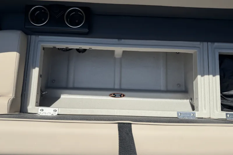 Slide: The Image of Harris 250 Cruiser 2025 - 35