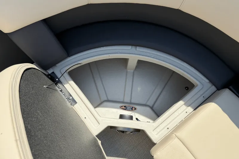 Slide: The Image of Harris 250 Cruiser 2025 - 37