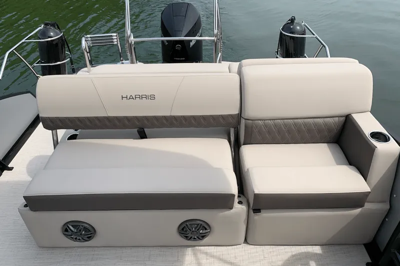 Slide: The Image of Harris 250 Sunliner Sport 2025 - 10
