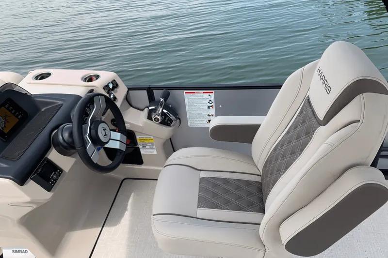 Slide: The Image of Harris 250 Sunliner Sport 2025 - 11