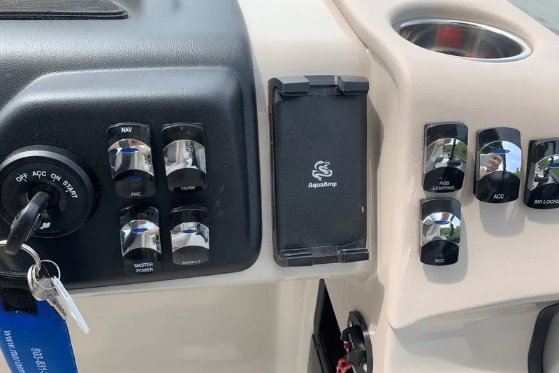 Slide: The Image of Harris 250 Sunliner Sport 2025 - 17