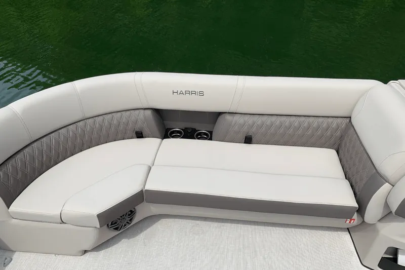 Slide: The Image of Harris 250 Sunliner Sport 2025 - 20