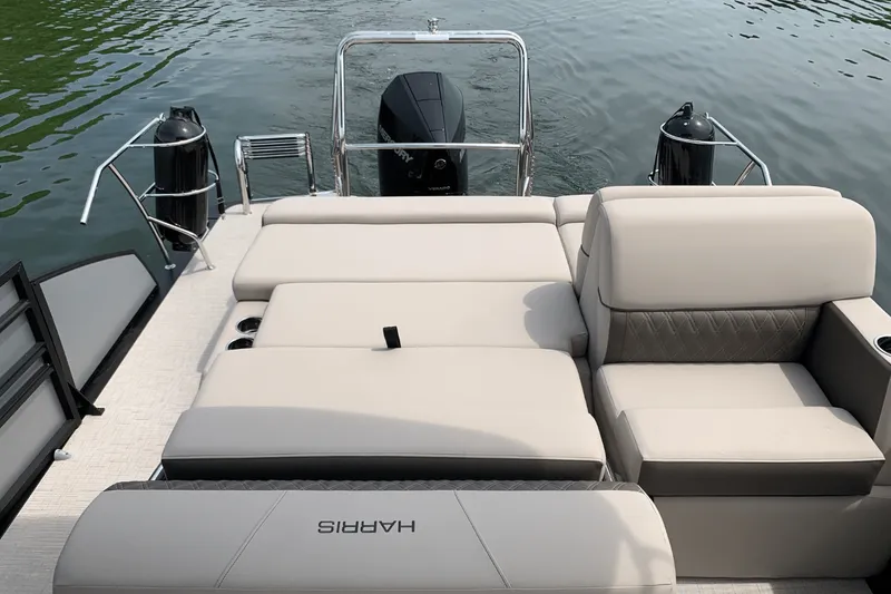 Slide: The Image of Harris 250 Sunliner Sport 2025 - 8